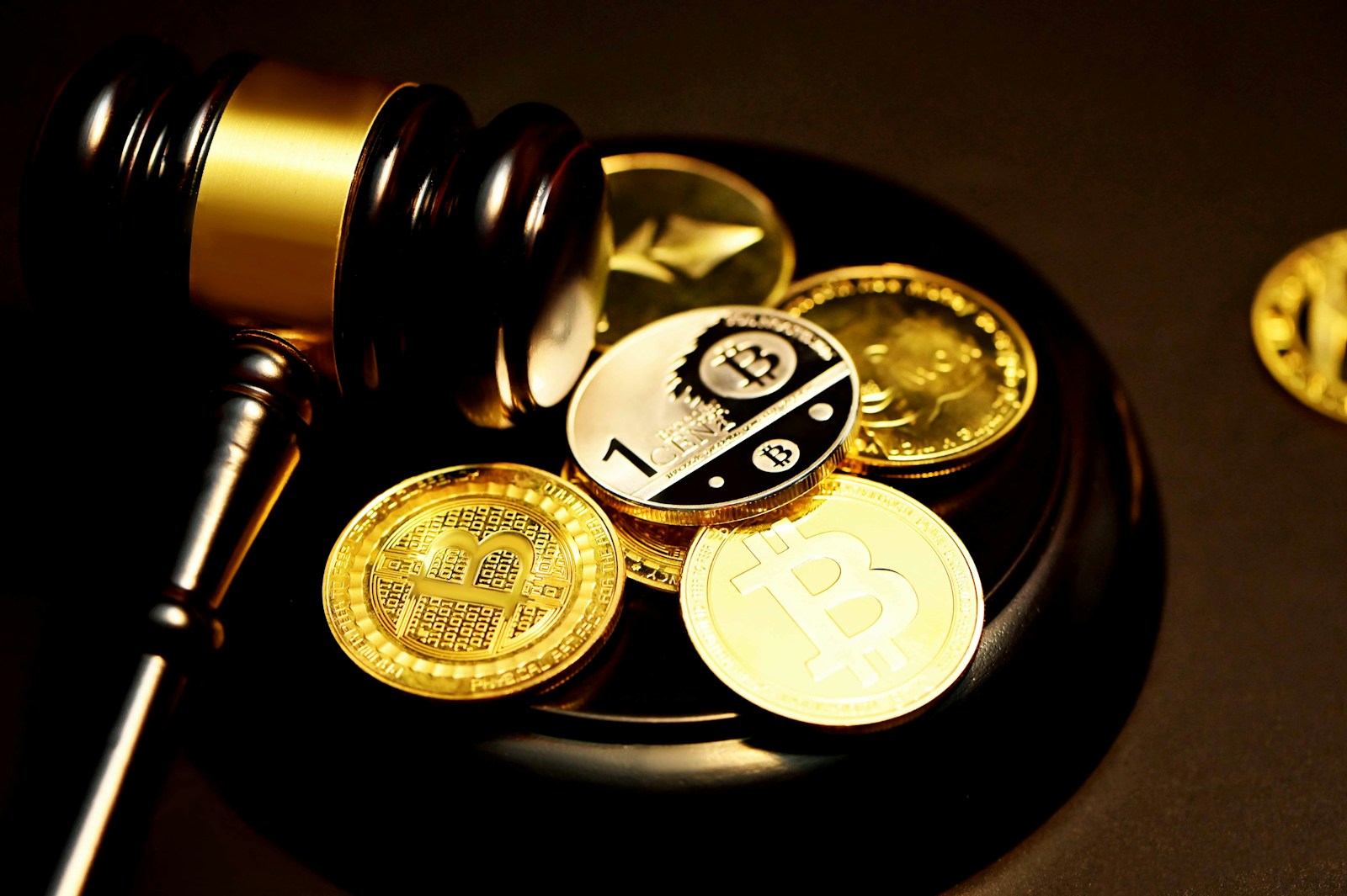 gold and silver round coins