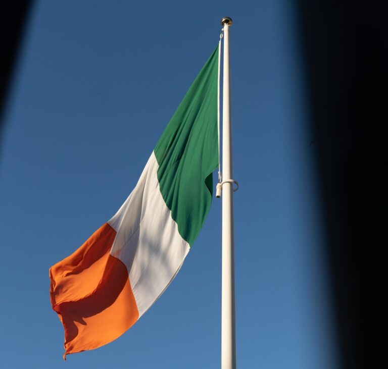 white, green, and red italy flag